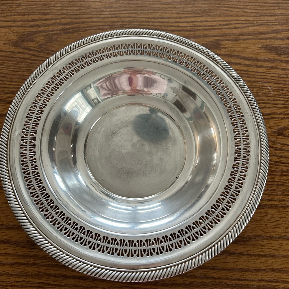 Vintage Wm. Rogers pattern #835 Large Silverplate Serving Bowl